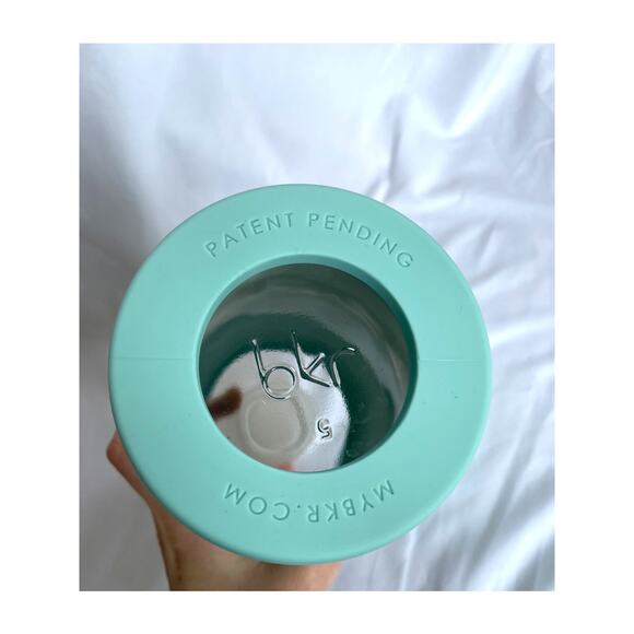 bkr Big Sunday Mint Robin Egg Glass Water Bottle Silicone sleeve- 1L/ 32 oz. - Picture 3 of 3